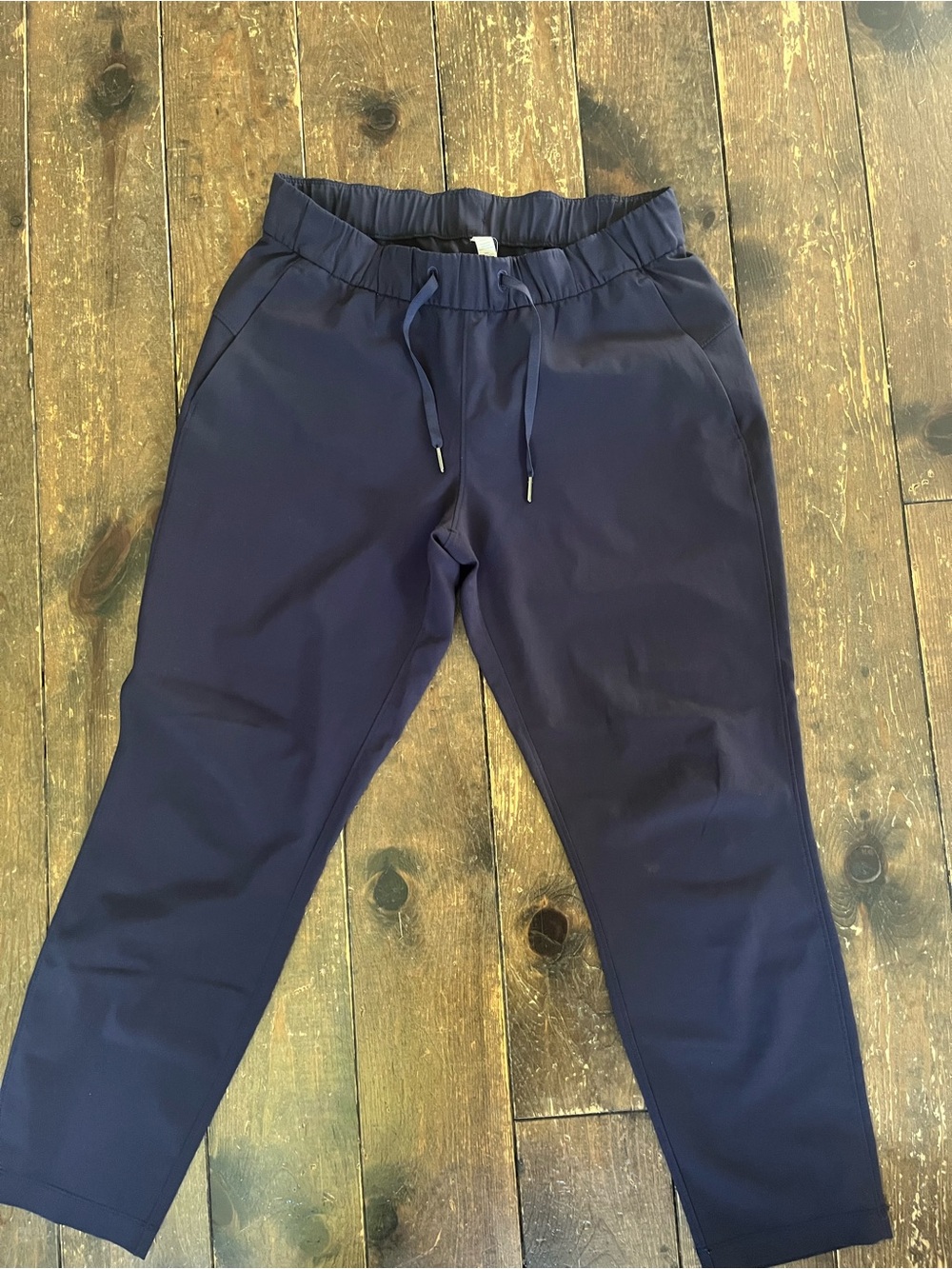 Lululemon On the Fly Woven Pants size 8 in Navy